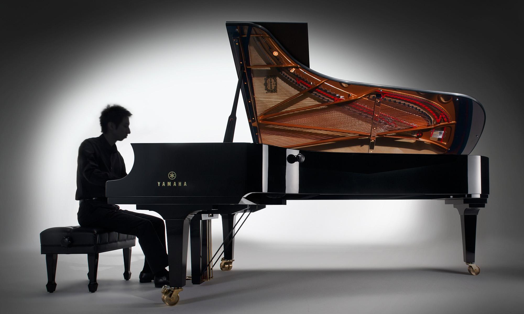 Yamaha CFX Concert Grand